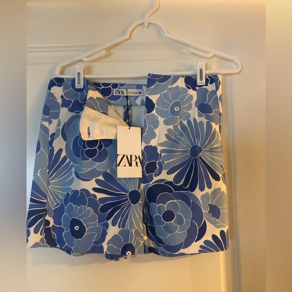 ZARA size medium blue floral high waisted shorts. New with tags!